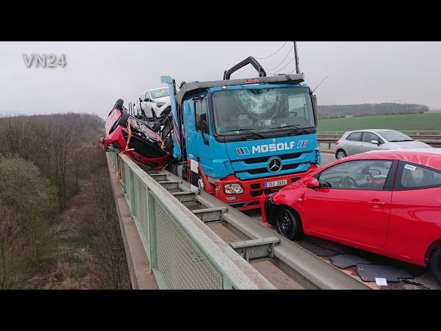 27.03.2019 - VN24 - New cars threaten to fall from the bridge after accident on A44