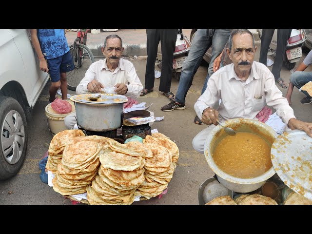 70 years Old Uncle selling Lucchi Poori Chane | Amritsar | Street food india