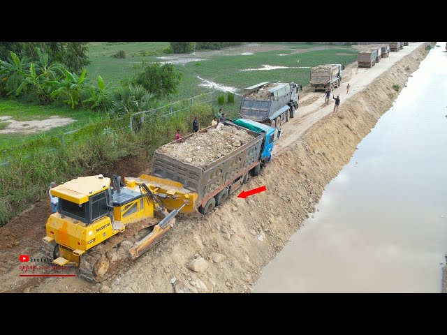 Incredible Heavy Step Back Failed And Technical​ Dozer Truck Hyundai Help Pull & Push Of Stuck