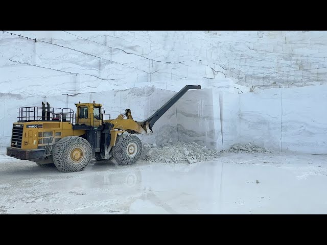Huge Caterpillar 992C & Komatsu WA800 Wheel Loaders Working On Birros Marble Quarries - 4k