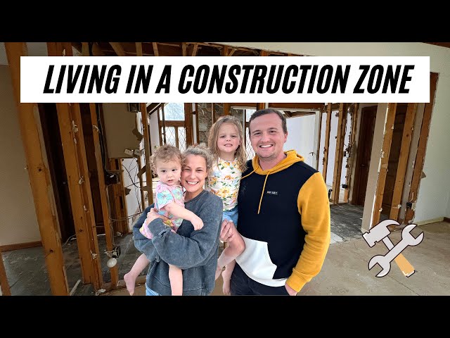 MOVING DAY VLOG - Living in a Construction Zone 🛠