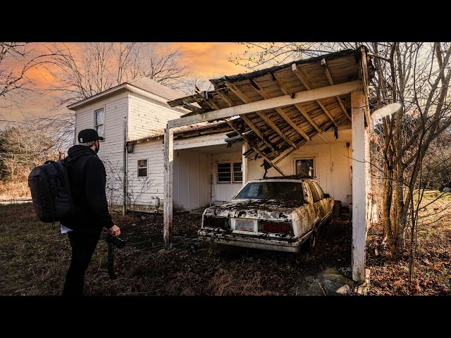 Abandoned 50's Southern House | She passed away on the couch 30 years ago | Everything Untouched