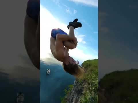 Throwing A 360 Camera With Two Cliff Divers