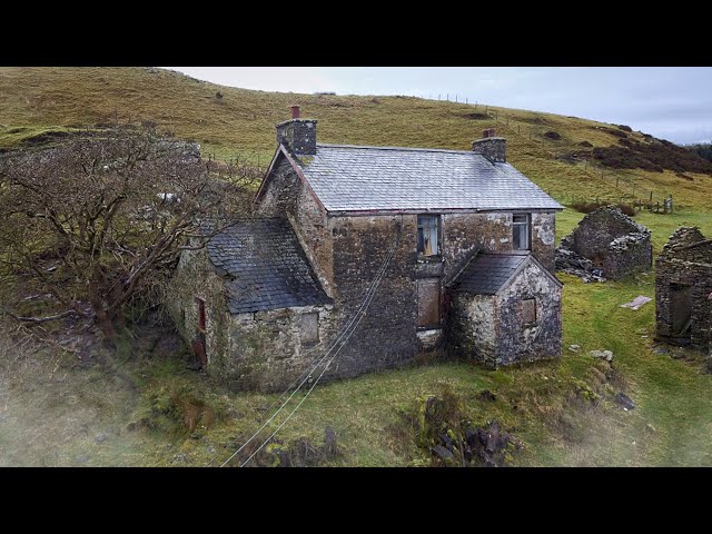 THE DOLLS HOUSE - ABANDONED HOUSE FROZEN IN TIME - HIDDEN IN THE MOUNTAINS FOR 30 YEARS
