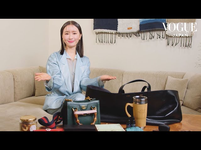 松本まりかのバッグの中身は？丁寧に生きることで自分を信じることができると語る彼女の愛用アイテムたち。| In The Bag | VOGUE JAPAN