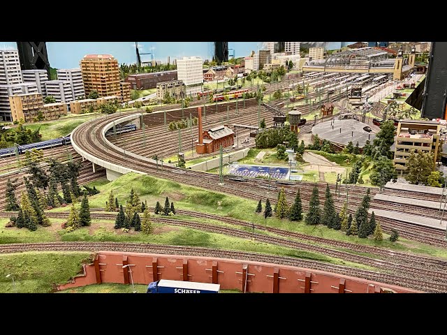 Gigantische Modelleisenbahn Anlage Deutschland & Hamburg in Spur H0 - Eisenbahn Modellbau 1:87