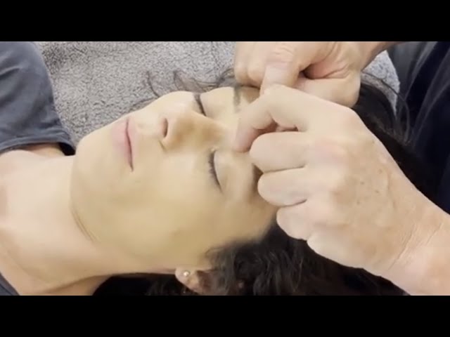 Face massage. How to start a Raynor massage by relaxing the face, scalp and jaw & diagnose tension.