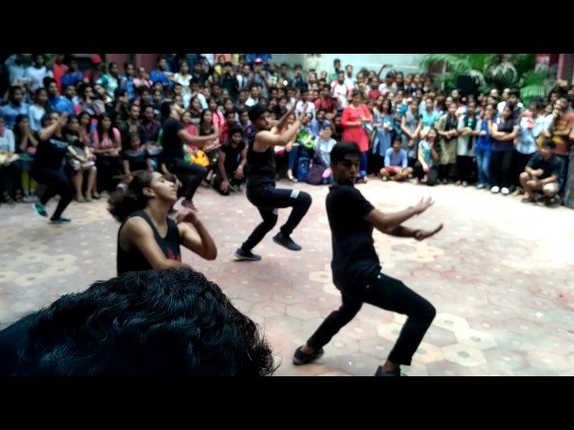 Rajdhani college dance group performance