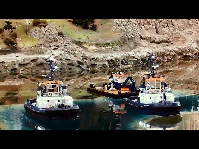 Pas de Deux - tugboat ballet at Miniatur Wunderland with Fairplay III and Fairplay X