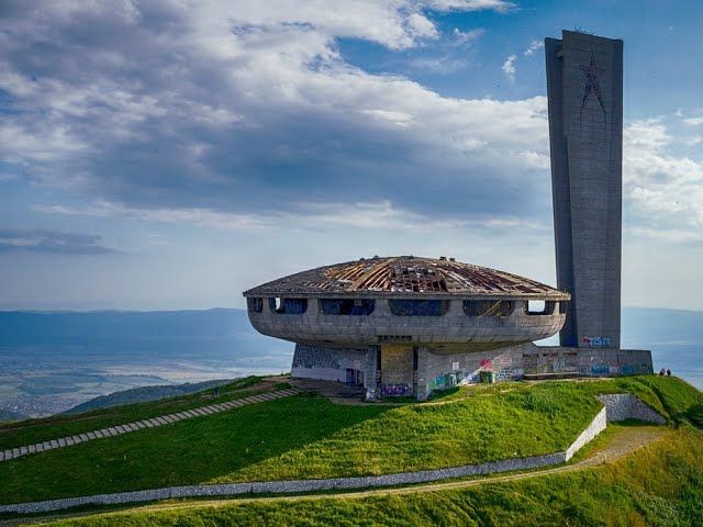 Bulgaria: Exploring the abandoned giant Buzludzha monument
