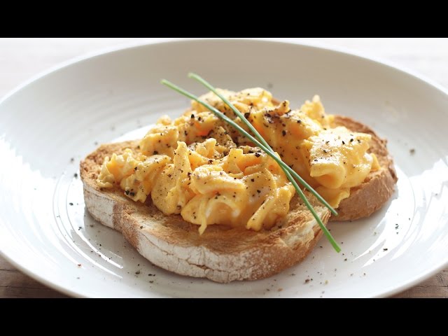 How to make Scrambled Eggs | Perfect Fluffy Scrambled Eggs Recipe