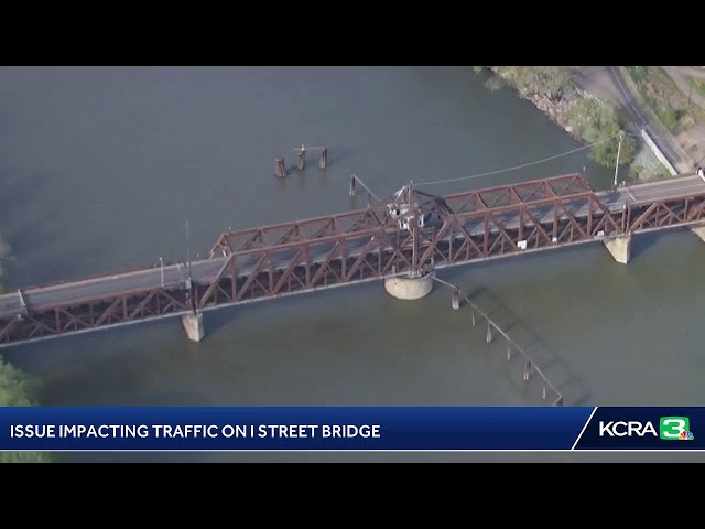 LIVE| LiveCopter 3 has a view of the I Street bridge where traffic is halted