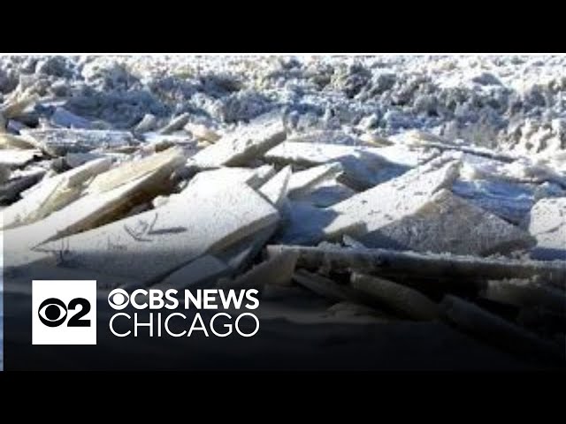 Ice piles up on Kankakee River