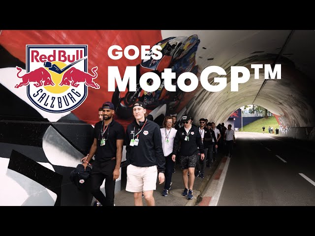 Mit Golf Karts direkt neben der Rennstrecke – Red Bull Salzburg goes MotoGP™ | EC Red Bull Salzburg