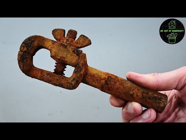 Saved from scrap: Old hand vice restoration I Dr. Hut of Handcraft