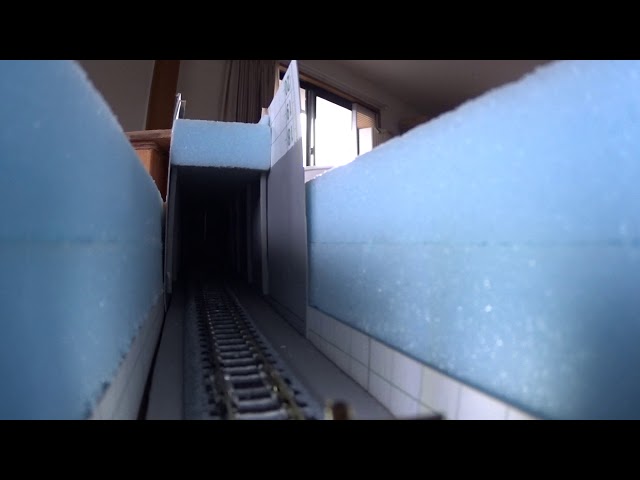 Ｎゲージ、鉄道模型、建設途中の地下部分、試験走行２