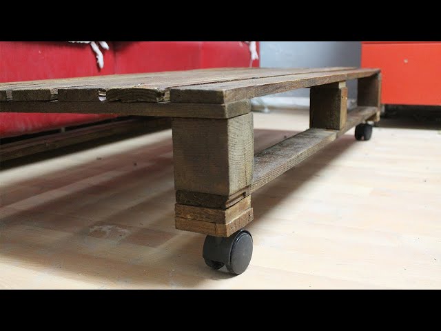 DIY pallet table - Pallet coffee table with wheels