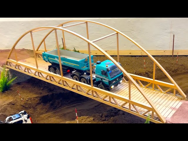 AWESOME MEGA RC TRUCK AT WORK - FULL DRIVING!!