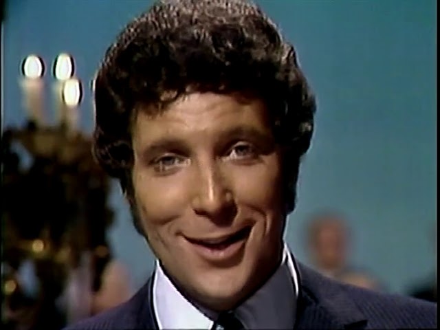 Tom Jones & The Treorchy Male Choir: A Child's Christmas in Wales - Christmas Medley 1970.