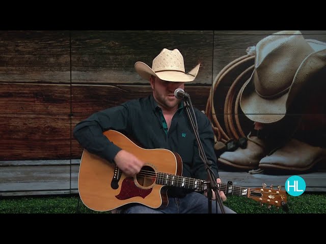 Zach Neil wins over fans with traditional Country music | Houston Life | Live