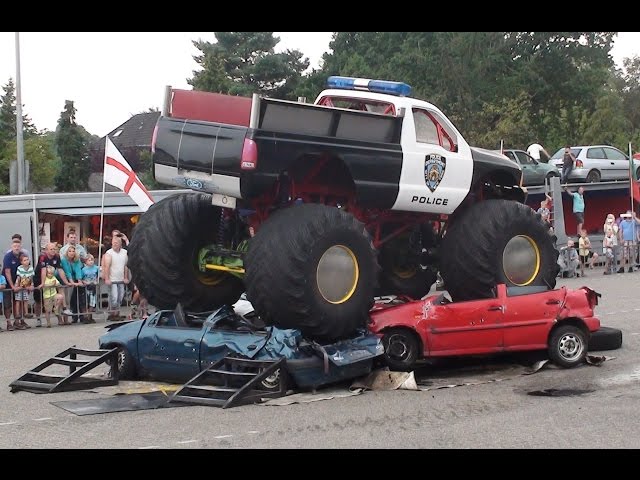 Aurich Lemoine Freestyle Monstertruckshow Action Unterhaltung Monster Trucks Stunt Show