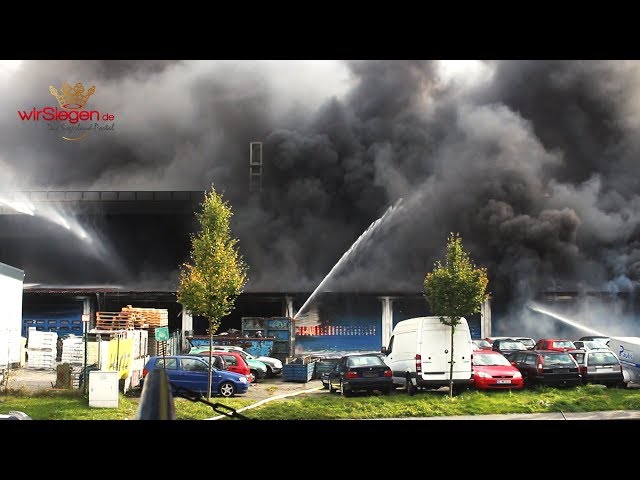 Großbrand in Siegen! Über 200 Feuerwehrleute im Einsatz (Siegen/NRW)
