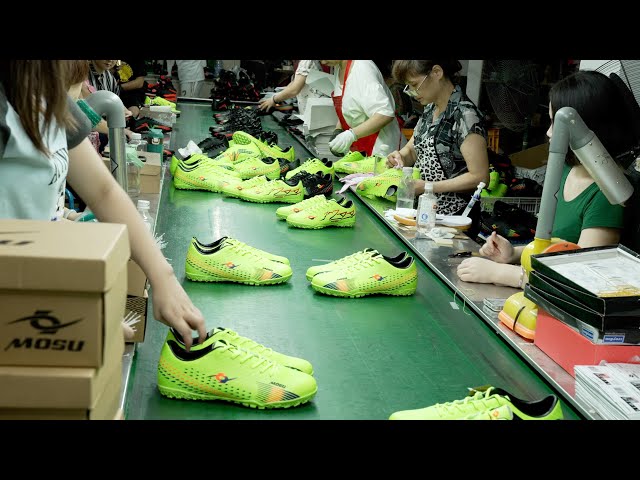 Great, 10 million pairs produced per year. On-site production process in the football boot factory