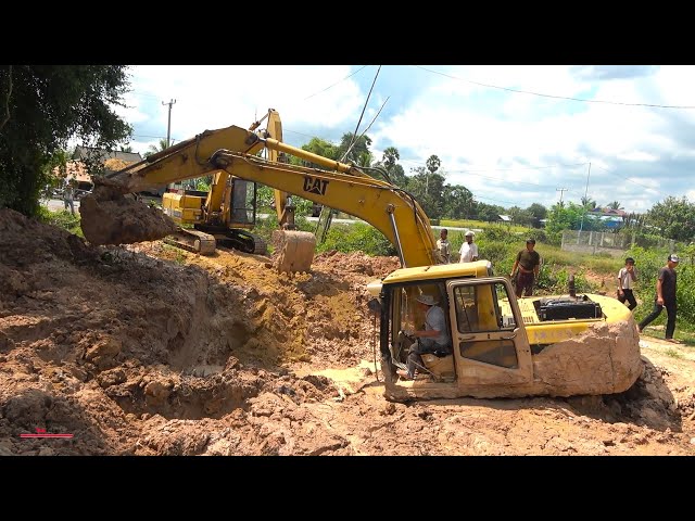 Amazing Caterpillar Excavator Stuck In Mud | 1Weeks ago | ​Getting Recovery Out