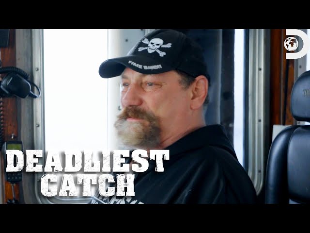 Desperate Fishing Crews Fight Against Winter with Dwindling Supplies | Deadliest Catch | Discovery