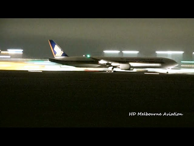 Night Plane Spotting - Singapore Airlines 777-312 Midnight Departure Melbourne Airport [9V-SYK]