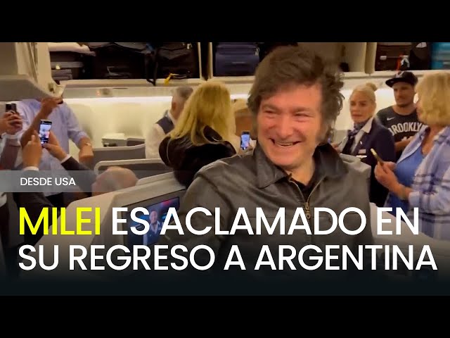 🇦🇷​ Javier Milei es aclamado y fotografiado en su vuelo de vuelta a Argentina