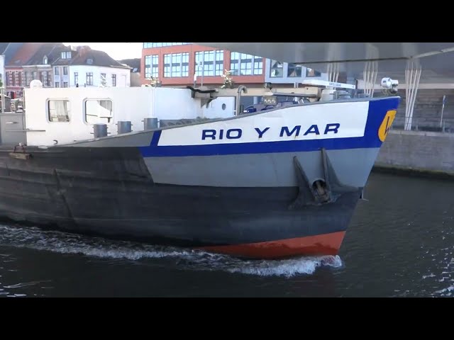 Houd dat blauwe bord goed vast - tanker RIO Y MAR (anno 1956) - en stoot het hoofd niet