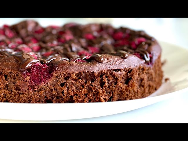 Quick chocolate cake without a gram of flour! Sugar free! Few calories!