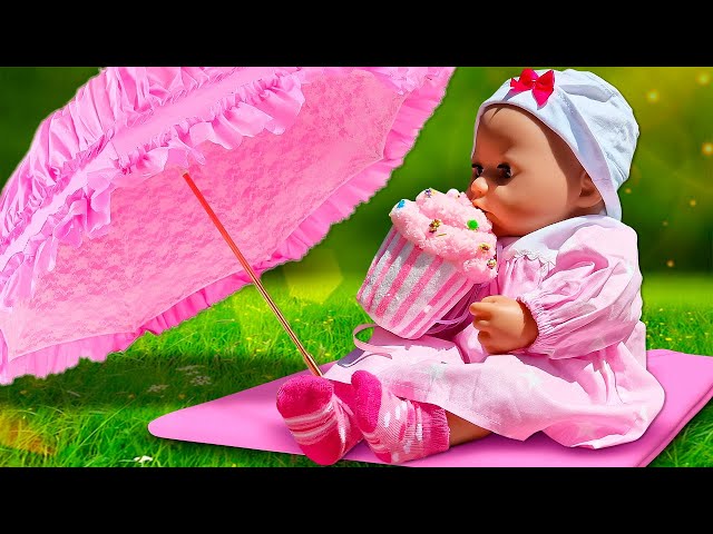 Baby Annabell doll & baby Alive doll go on a picnic. Pink clothes for baby dolls. Videos for kids.