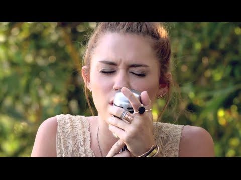 Miley Cyrus - The Backyard Sessions - "Jolene"