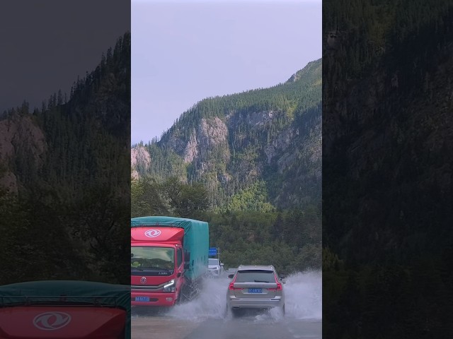 Tibet Highway Scenery, Nyingchi to Chamdo - China G318