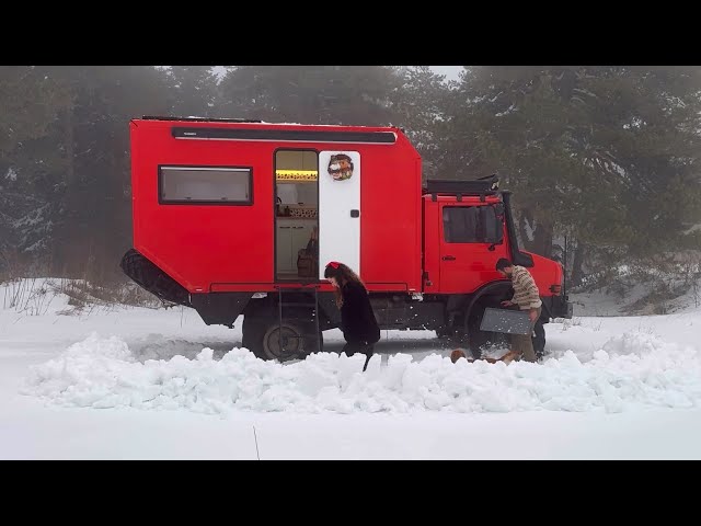 CARAVAN BREAKED DOWN AT SNOW CAMP