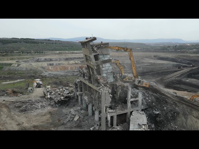 Liebherr 954 Long Reach Excavator Demolishes Industrial Building - Sotiriadis/Labrianidis Demolition