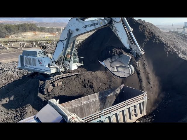 Liebherr Excavators 994, 984, 976, 974, 964 Working On Quarries And Mines - Mega Machines Movie
