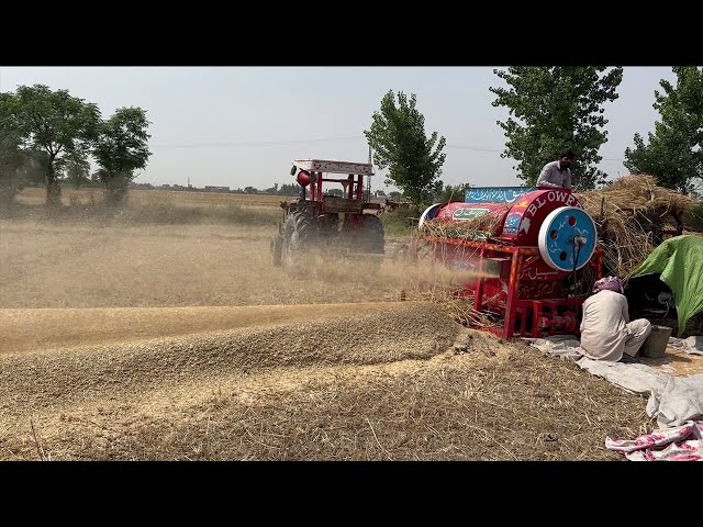 || Wheat Thresher Machine Work  in Punjab  Pakistan || Truck World 1 ||
