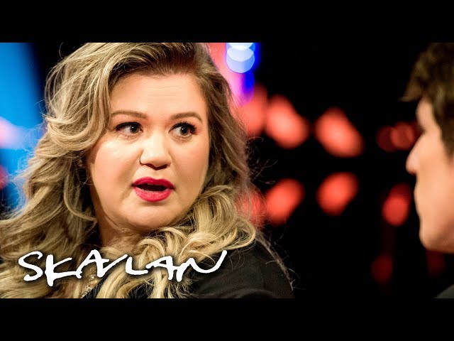 Kelly Clarkson explains why she doesn't stay in touch with her father | SVT/NRK/Skavlan