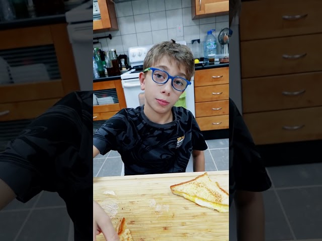7 Year Old VS Gordon Ramsays Grilled Cheese! 🥪