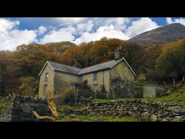 ABANDONED HOUSE FROZEN IN TIME - UNTOUCHED AND HIDDEN IN THE MOUNTAINS FOR OVER 50 YEARS