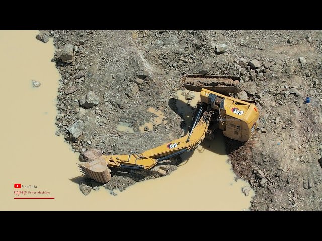 Incredible Caterpillar Excavator Accident