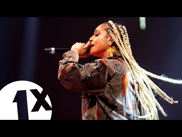 DaniLeigh - Lil Bebe (1Xtra Live 2019) |  FLASHING IMAGES