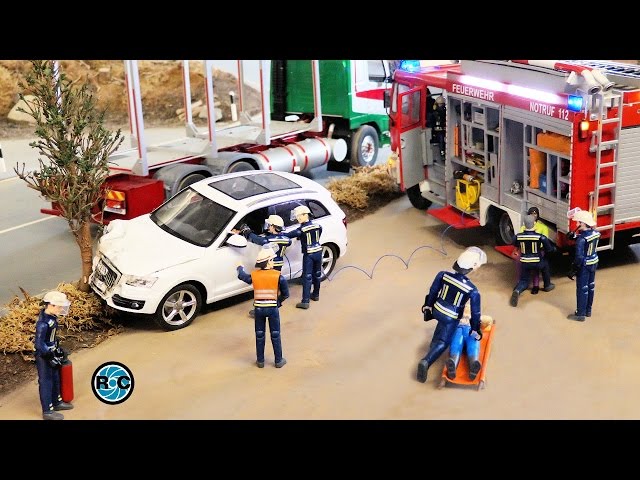 RC AUDI Q5 SUV CRASH & Firefighters ACTION
