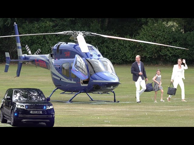 Prince William, Kate & Charlotte take off in a helicopter (Aug 22) 🚁