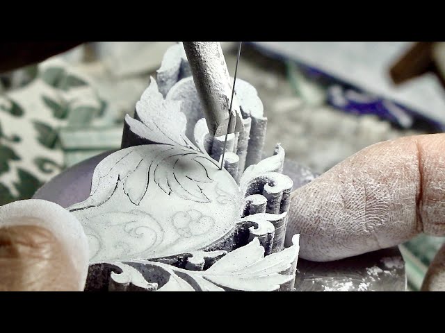 Amazing Korean Craftsmen Cut Thin Seashells Into Jewelry Boxes