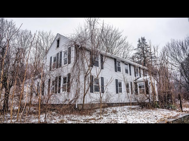 100 Year Old Widow's ABANDONED Home Frozen in Time | with a secret room