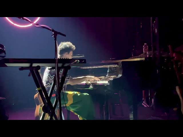 Jacob Collier Sings Best Version Of Fix You I've Ever Heard (@coldplaycover)